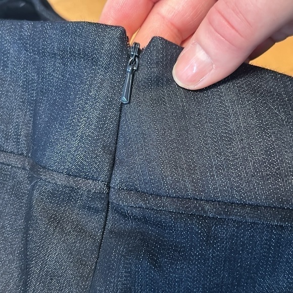 New York & Company Sexy Denim Pencil Skirt Size 8 - Picture 5 of 9